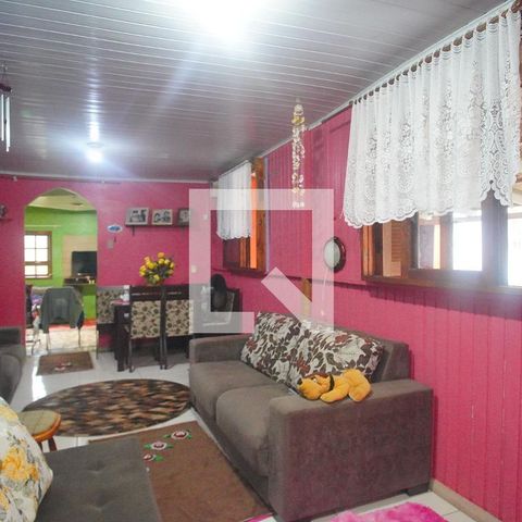 Casa à venda com 80m², 2 quartos e 2 vagasSala