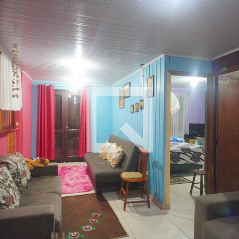 Casa à venda com 80m², 2 quartos e 2 vagasSala