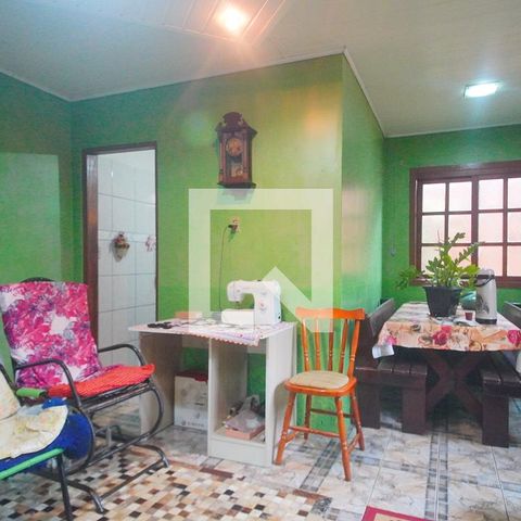 Casa à venda com 80m², 2 quartos e 2 vagasSala