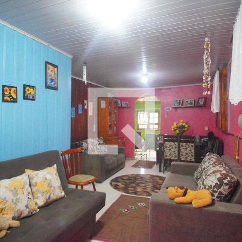 Casa à venda com 80m², 2 quartos e 2 vagasSala