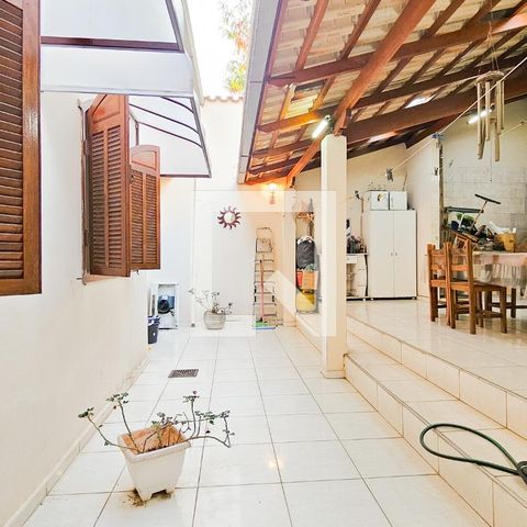 Casa à venda com 177m², 4 quartos e 1 vaga Casa à venda com 177m², 4 quartos e 1 vagaÁrea de Serviço