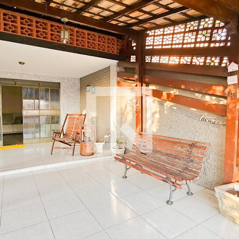 Casa à venda com 177m², 4 quartos e 1 vaga Casa à venda com 177m², 4 quartos e 1 vagaVaranda