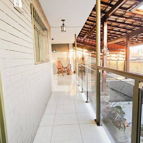 Casa à venda com 177m², 4 quartos e 1 vaga Casa à venda com 177m², 4 quartos e 1 vagaVaranda
