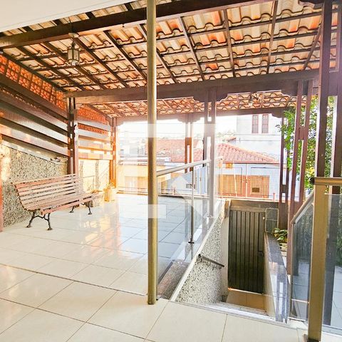 Casa à venda com 177m², 4 quartos e 1 vaga Casa à venda com 177m², 4 quartos e 1 vagaVaranda