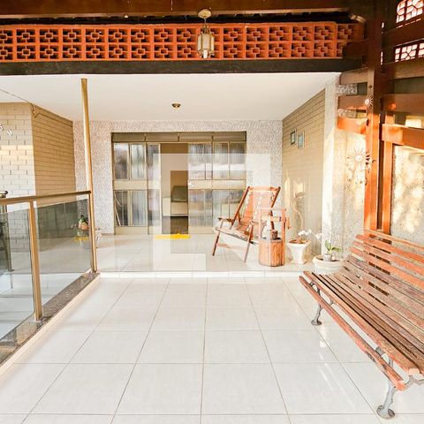 Casa à venda com 177m², 4 quartos e 1 vaga Casa à venda com 177m², 4 quartos e 1 vagaVaranda