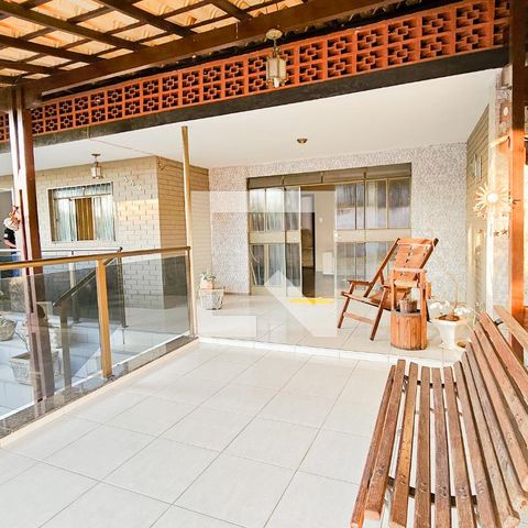 Casa à venda com 177m², 4 quartos e 1 vaga Casa à venda com 177m², 4 quartos e 1 vagaVaranda