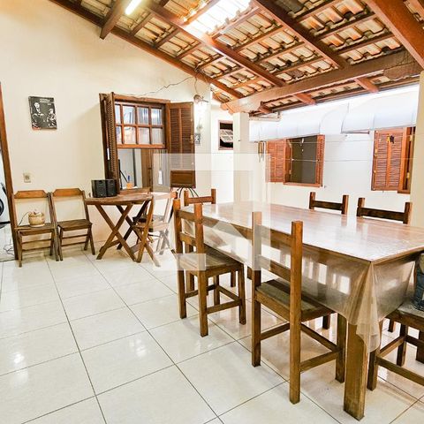 Casa à venda com 177m², 4 quartos e 1 vaga Casa à venda com 177m², 4 quartos e 1 vagaÁrea de Serviço