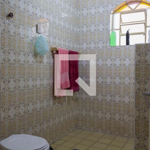 Casa à venda com 214m², 3 quartos e 2 vagasBanheiro
