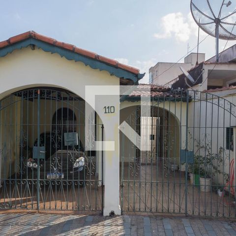 Casa à venda com 214m², 3 quartos e 2 vagasFachada