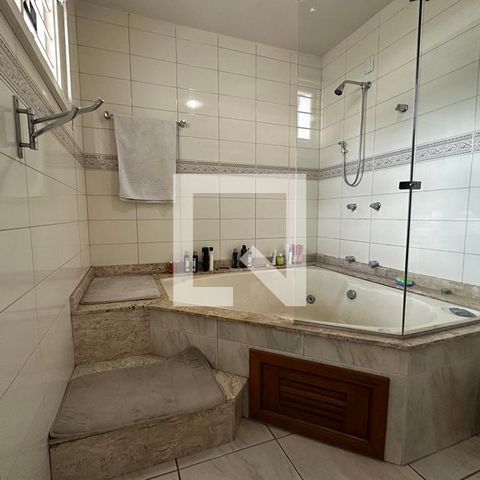 Casa à venda com 300m², 5 quartos e 2 vagasBanheiro da Suíte