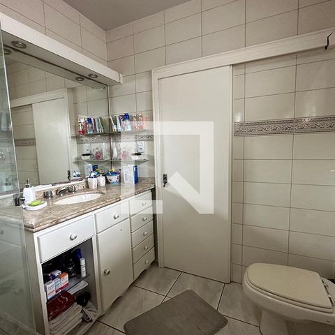 Casa à venda com 300m², 5 quartos e 2 vagasBanheiro da Suíte