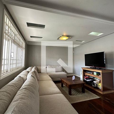 Casa à venda com 300m², 5 quartos e 2 vagasSala