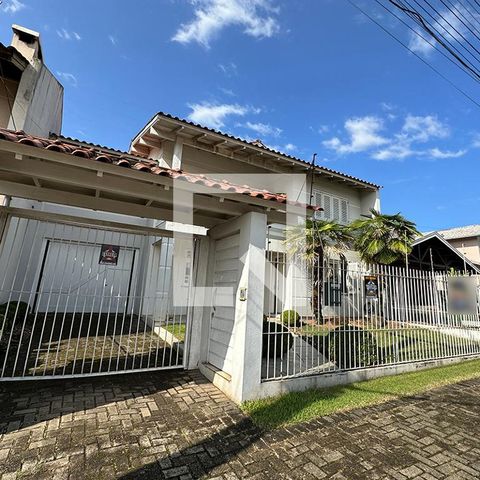Casa à venda com 300m², 5 quartos e 2 vagasFachada