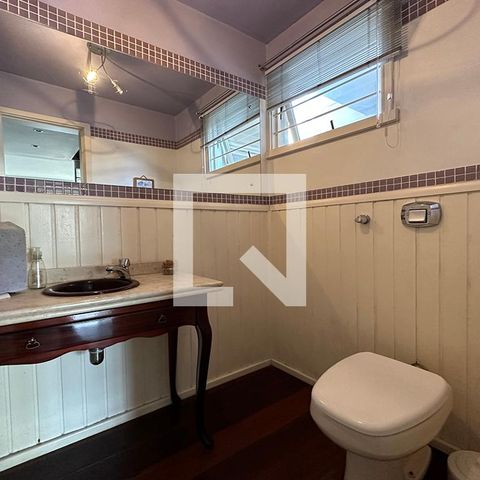 Casa à venda com 300m², 5 quartos e 2 vagasLavabo