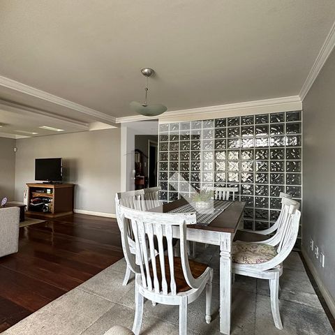 Casa à venda com 300m², 5 quartos e 2 vagasSala