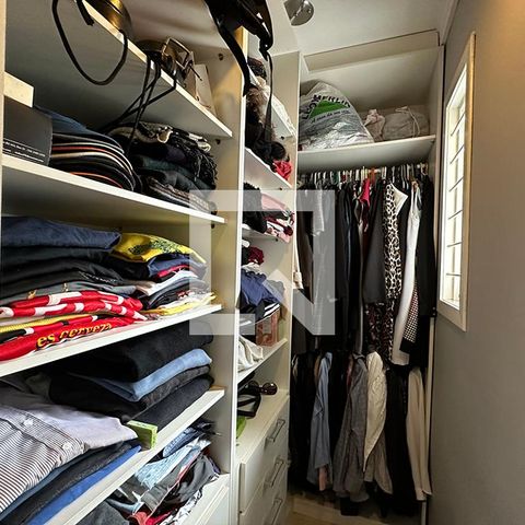 Casa à venda com 300m², 5 quartos e 2 vagasCloset da suíte