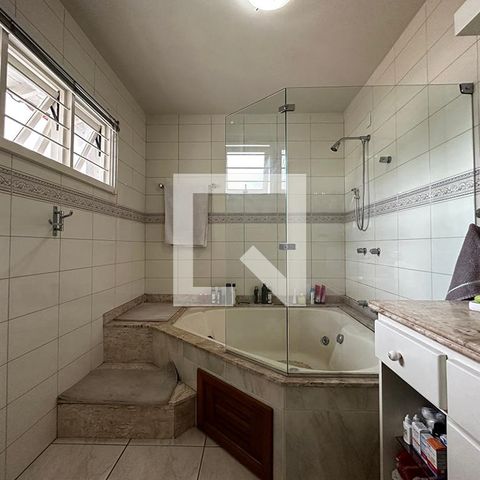 Casa à venda com 300m², 5 quartos e 2 vagasBanheiro da Suíte
