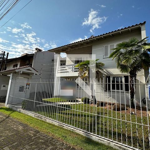 Casa à venda com 300m², 5 quartos e 2 vagasFachada