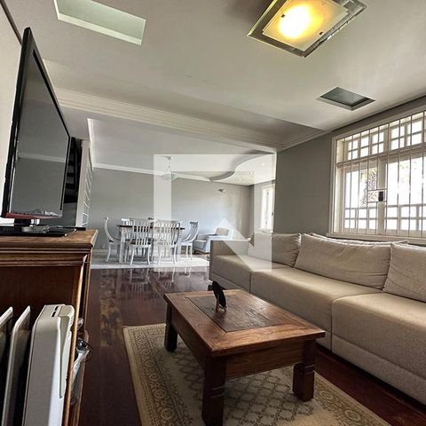 Casa à venda com 300m², 5 quartos e 2 vagasSala