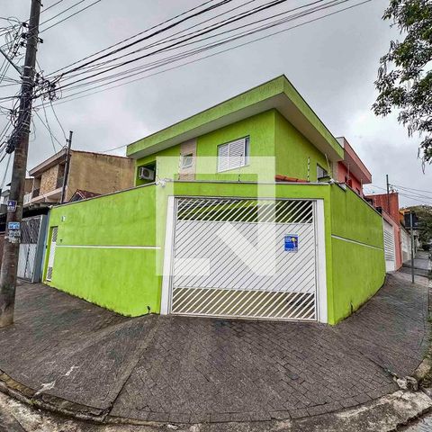 Casa à venda com 86m², 3 quartos e 3 vagas Casa à venda com 86m², 3 quartos e 3 vagasFachada