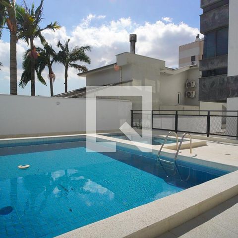 Apartamento à venda com 450m², 3 quartos e 3 vagas Apartamento à venda com 450m², 3 quartos e 3 vagasÁrea comum - Piscina