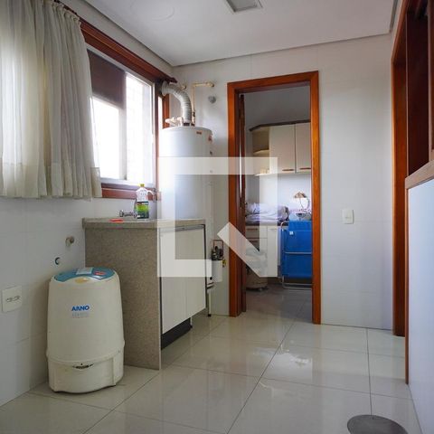 Apartamento à venda com 450m², 3 quartos e 3 vagas Apartamento à venda com 450m², 3 quartos e 3 vagasÁrea de Serviço