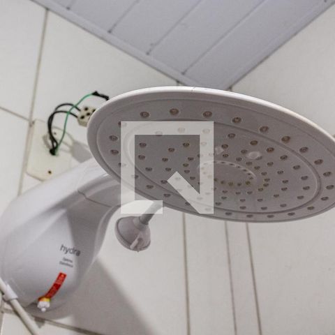 Casa à venda com 40m², 2 quartos e 1 vaga Casa à venda com 40m², 2 quartos e 1 vagaBanheiro