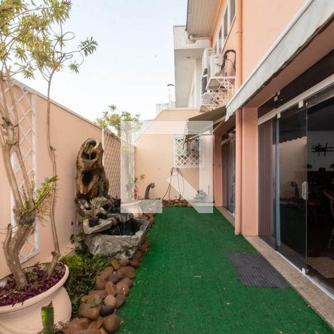 Casa para alugar com 465m², 4 quartos e 6 vagas Casa para alugar com 465m², 4 quartos e 6 vagasQuintal