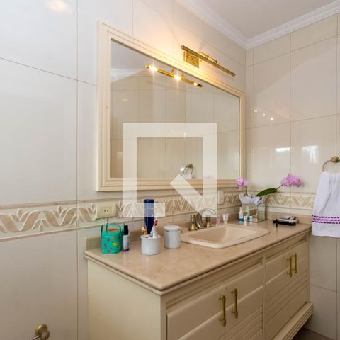 Casa para alugar com 465m², 4 quartos e 6 vagas Casa para alugar com 465m², 4 quartos e 6 vagasBanheiro da Suíte master