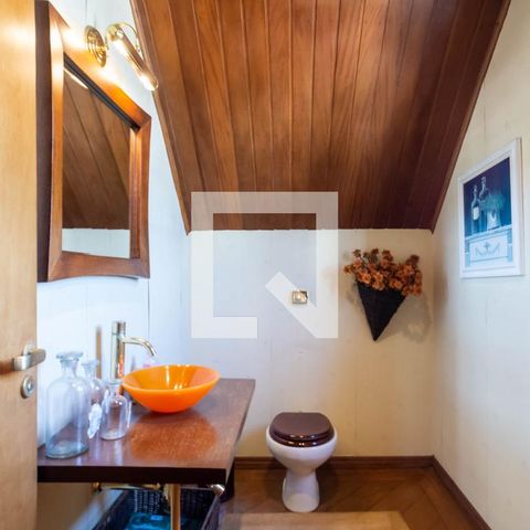 Casa para alugar com 465m², 4 quartos e 6 vagas Casa para alugar com 465m², 4 quartos e 6 vagasLavabo