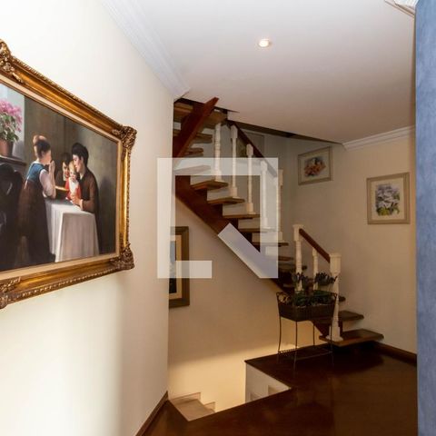 Casa para alugar com 465m², 4 quartos e 6 vagas Casa para alugar com 465m², 4 quartos e 6 vagasCorredor