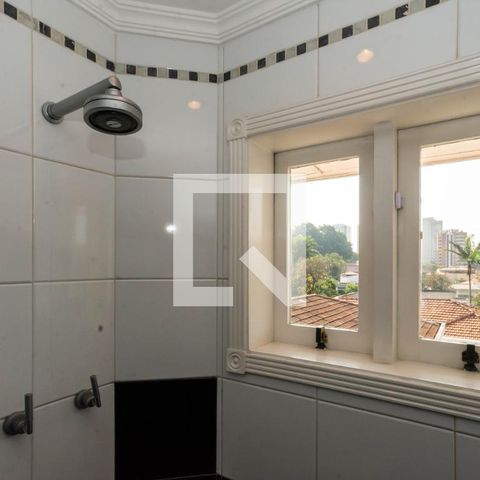 Casa para alugar com 465m², 4 quartos e 6 vagas Casa para alugar com 465m², 4 quartos e 6 vagasBanheiro da Suíte 3
