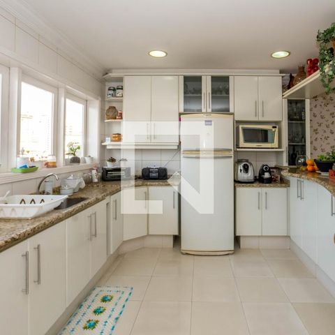 Casa para alugar com 465m², 4 quartos e 6 vagas Casa para alugar com 465m², 4 quartos e 6 vagasCozinha