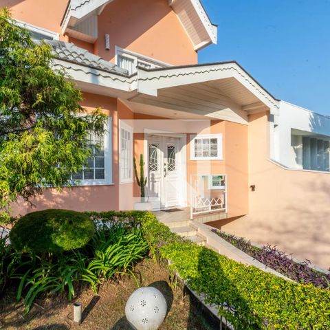 Casa para alugar com 465m², 4 quartos e 6 vagas Casa para alugar com 465m², 4 quartos e 6 vagasÁrea externa