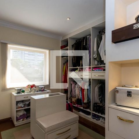 Casa para alugar com 465m², 4 quartos e 6 vagas Casa para alugar com 465m², 4 quartos e 6 vagasCloset da suíte master