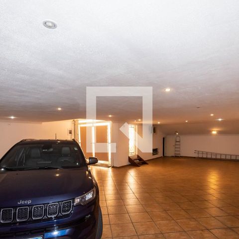 Casa para alugar com 465m², 4 quartos e 6 vagas Casa para alugar com 465m², 4 quartos e 6 vagasGaragem