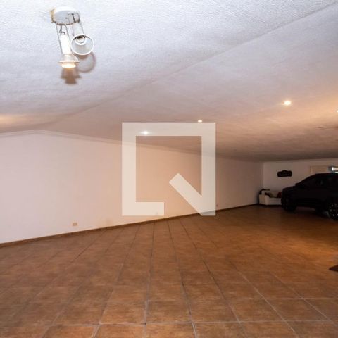 Casa para alugar com 465m², 4 quartos e 6 vagas Casa para alugar com 465m², 4 quartos e 6 vagasGaragem