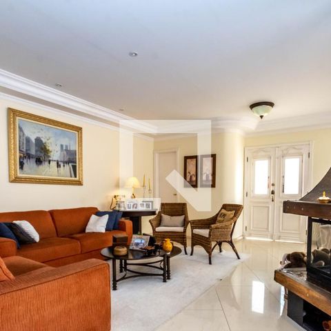 Casa para alugar com 465m², 4 quartos e 6 vagas Casa para alugar com 465m², 4 quartos e 6 vagasSala