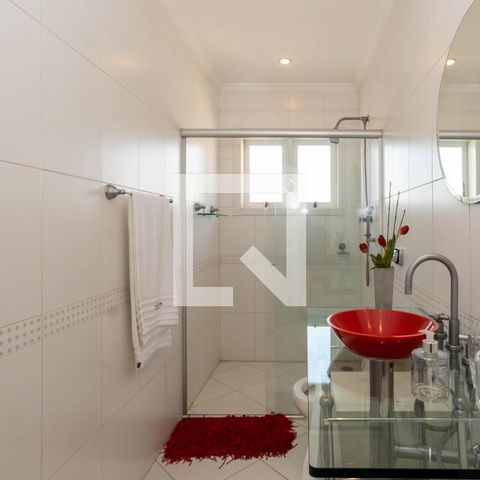 Casa para alugar com 465m², 4 quartos e 6 vagas Casa para alugar com 465m², 4 quartos e 6 vagasBanheiro da Suíte 2