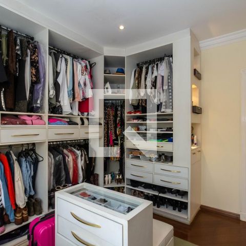 Casa para alugar com 465m², 4 quartos e 6 vagas Casa para alugar com 465m², 4 quartos e 6 vagasCloset da suíte master