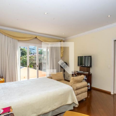 Casa para alugar com 465m², 4 quartos e 6 vagas Casa para alugar com 465m², 4 quartos e 6 vagasSuíte master