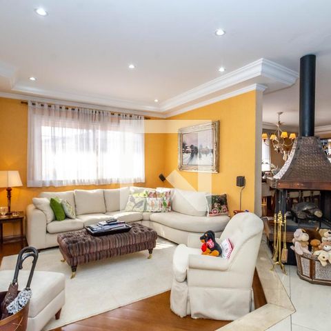 Casa para alugar com 465m², 4 quartos e 6 vagas Casa para alugar com 465m², 4 quartos e 6 vagasSala