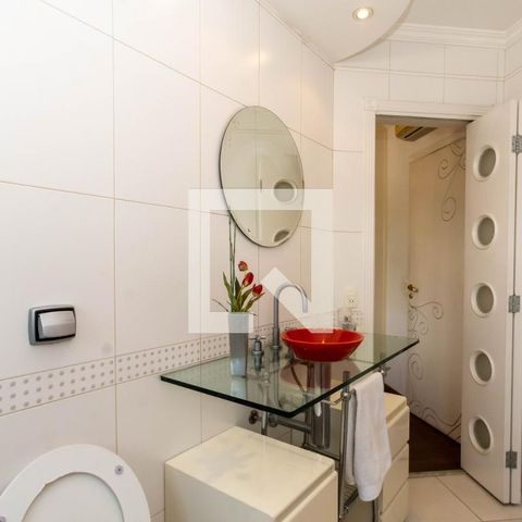 Casa para alugar com 465m², 4 quartos e 6 vagas Casa para alugar com 465m², 4 quartos e 6 vagasBanheiro da Suíte 2