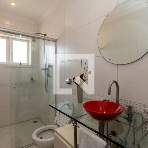 Casa para alugar com 465m², 4 quartos e 6 vagas Casa para alugar com 465m², 4 quartos e 6 vagasBanheiro da Suíte 2
