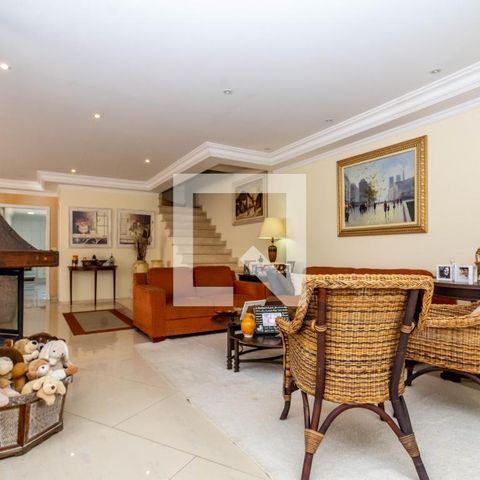 Casa para alugar com 465m², 4 quartos e 6 vagas Casa para alugar com 465m², 4 quartos e 6 vagasSala