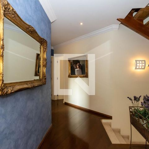 Casa para alugar com 465m², 4 quartos e 6 vagas Casa para alugar com 465m², 4 quartos e 6 vagasCorredor