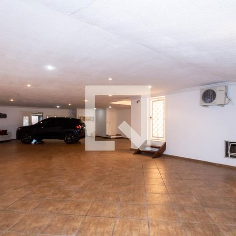 Casa para alugar com 465m², 4 quartos e 6 vagas Casa para alugar com 465m², 4 quartos e 6 vagasGaragem