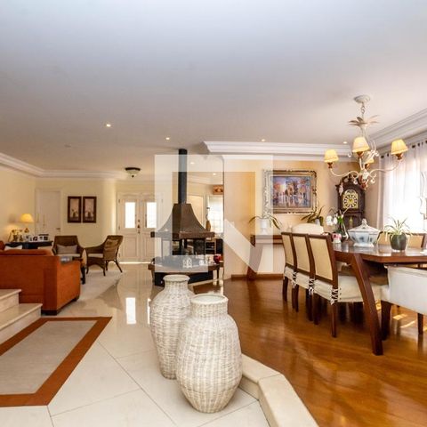 Casa para alugar com 465m², 4 quartos e 6 vagas Casa para alugar com 465m², 4 quartos e 6 vagasSala