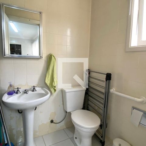 Casa de condomínio à venda com 320m², 4 quartos e 4 vagasBanheiro de serviço