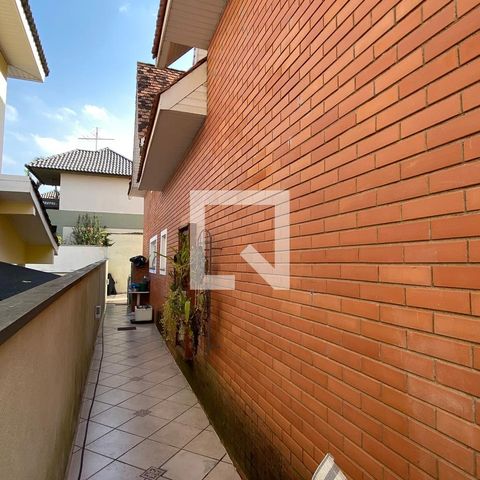 Casa de condomínio à venda com 320m², 4 quartos e 4 vagasCorredor